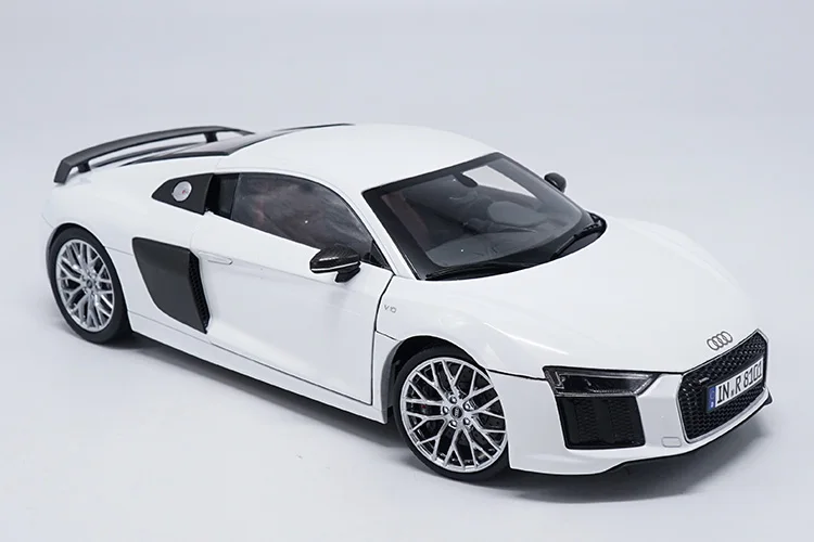 1/18 Audi R8 Spyder широкий кузов родстер цинковый сплав модель с небольшим подарком