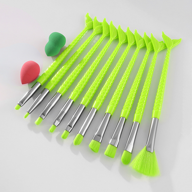 10pcs Mermaid Makeup Brush Set Threaded Fish Scales Handle Brushes with 2pcs Makeup Eggs Eye Shadow Beauty Makeup Brushes