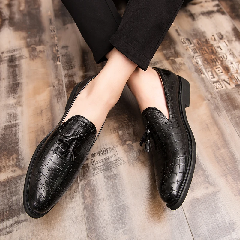ALCUBIEREE осенние модные туфли-мокасины с бахромой Туфли-оксфорды мужские слипоны на Обувь с перфорацией типа «броги» Повседневное повседневная обувь для мужчин, официально-Деловое платье обувь