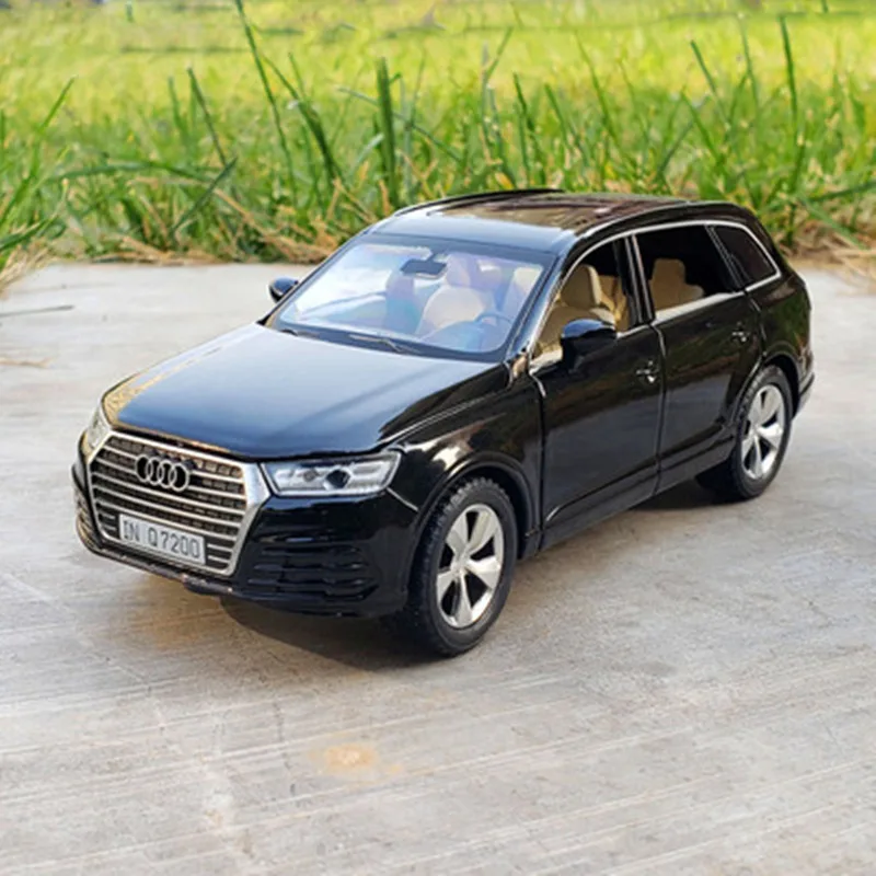 hotwheels cars 1:32 AUDI Q7 SUV Alloy Car Model Diecast & Toy Vehicles Metal Toy Car Model Collection High Simulation Sound and Light Kids Gift tow truck toy Diecasts & Toy Vehicles