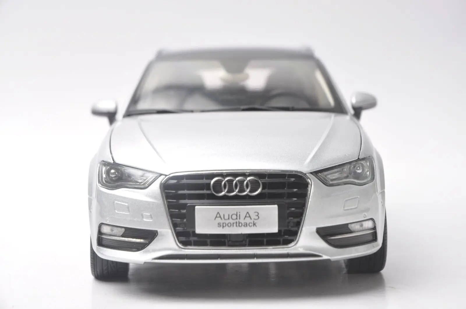 1:18 Модель литья под давлением для Audi A3 Sportback Silver SUV игрушечный автомобиль из