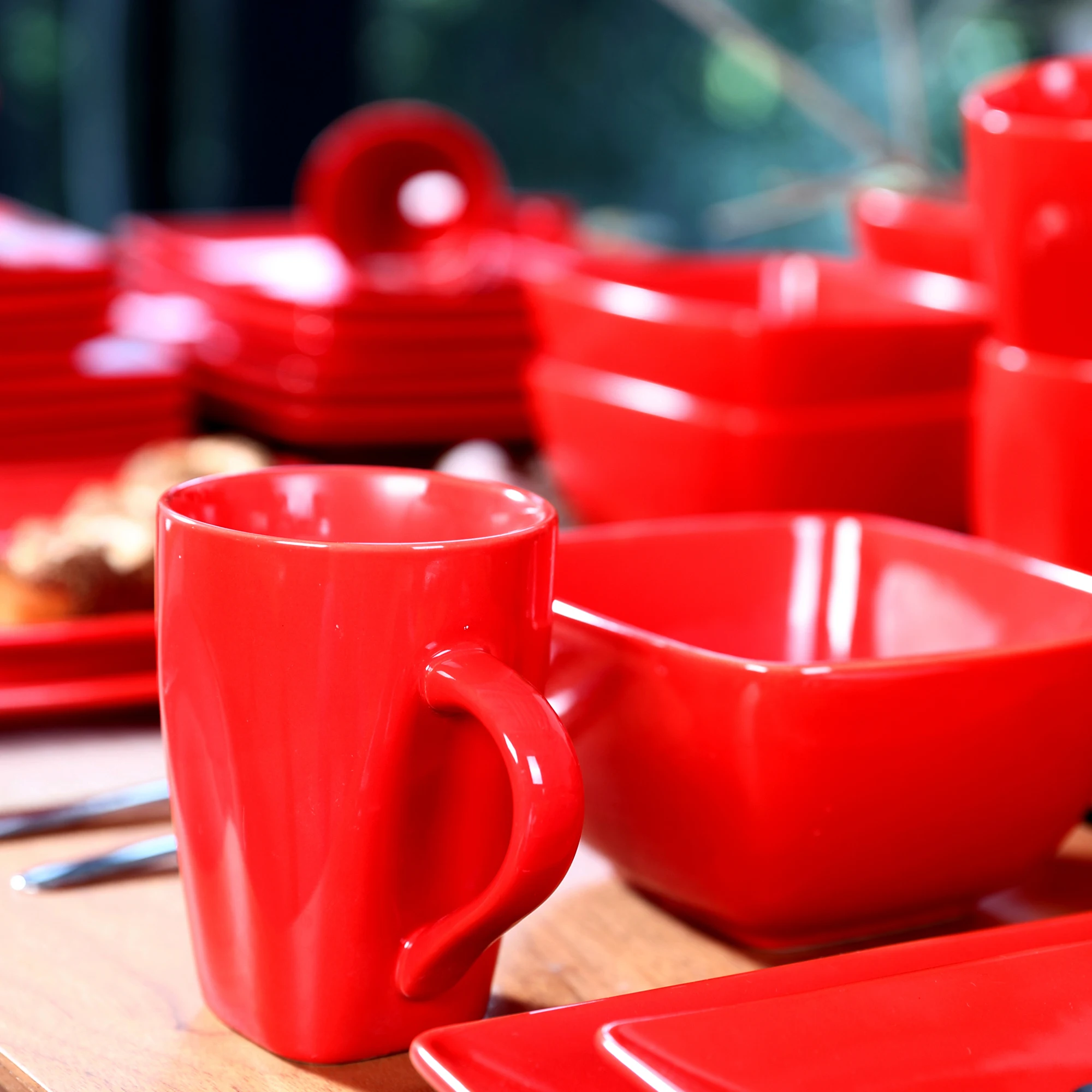 Vancasso SOHO 16/32/48-Piece Red Ceramic Porcelain Square