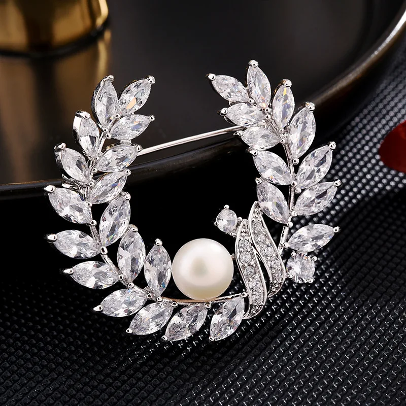 

Clothing Accessories Corsage Brooch High-grade Pin Micro-inlaid Freshwater Pearl Ladies Jewelry Leaf Brooch