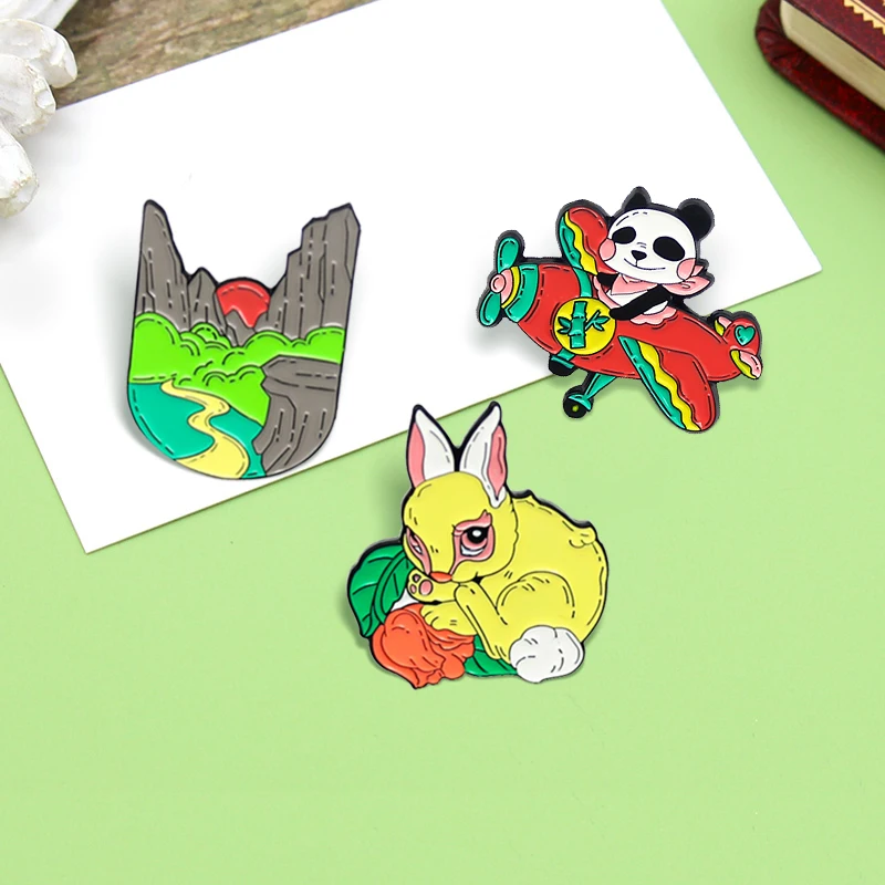 Cartoon Panda Yellow Rabbit Spille Smaltate Custom Animal Drive Aircraft Forest Jungle Mountains Rivers Spille Risvolto Badge Jewelry
