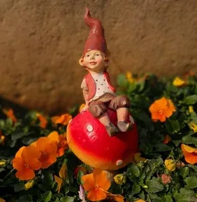 

(2 Pieces/set)Resin Dwarf Elf Mushroom Cartoon Garden Decoration Outdoor