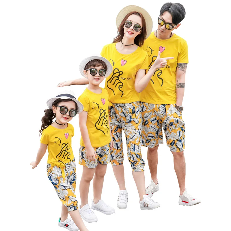 Korean Style Mom and Son Matching Clothes Summer Beach Couple Family Matching Clothes Short Fashion Camiseta Tracksuit AE50FC