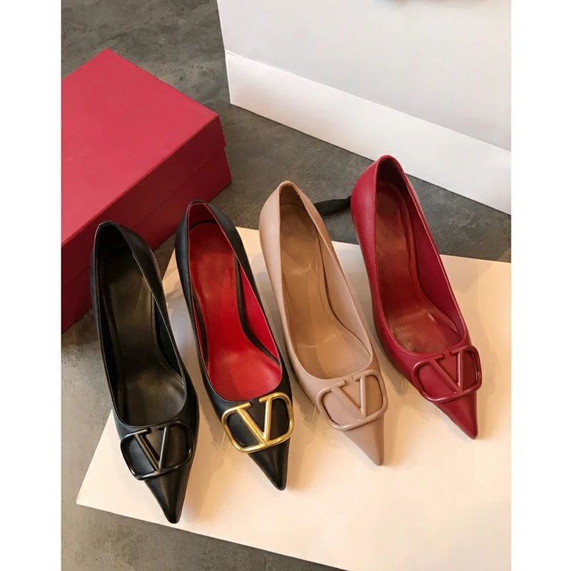 Sandalias de tacón alto para mujer, calzado clásico con logotipo en V y derecho, de marca, de cuero genuino de 8,5 cm, zapatos de boda negros y rojos, zapatos de punta estrecha