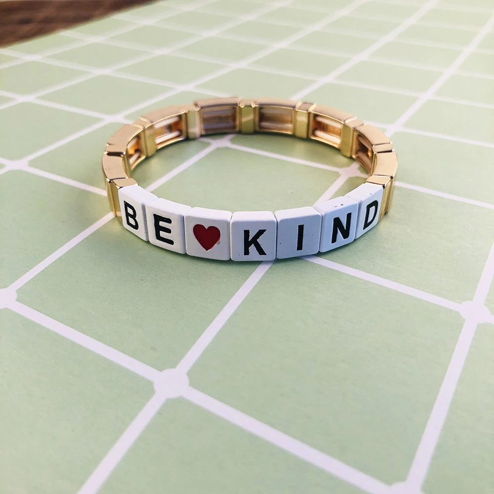 Be Kind Дизайн настраиваемые буквы любовь Радуга браслет для женщин Штабелируемый эластичный браслет плитка браслеты подарки лучшим друзьям - Окраска металла: Be Kind
