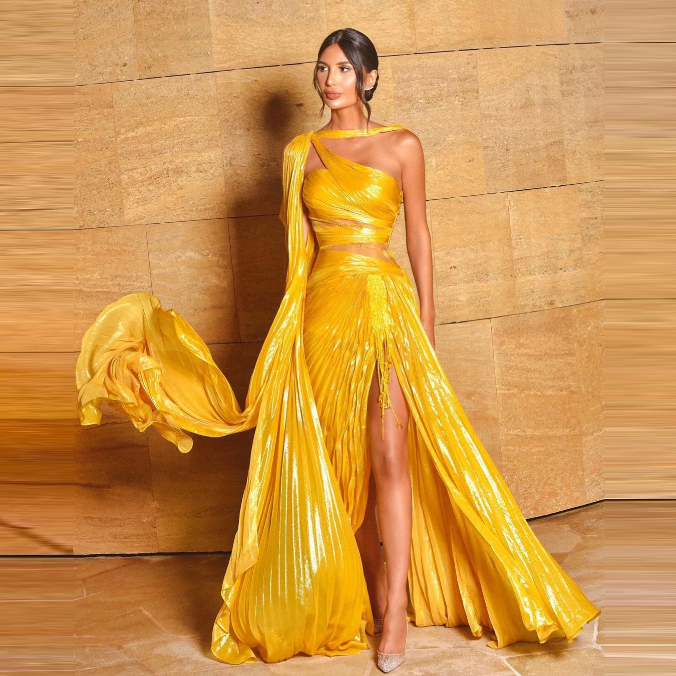 

Glitter Pleated Yellow Evening Dressing Gowns Arabic Style Plus Size Custom Made High Slit Sexy Women Prom Dresses