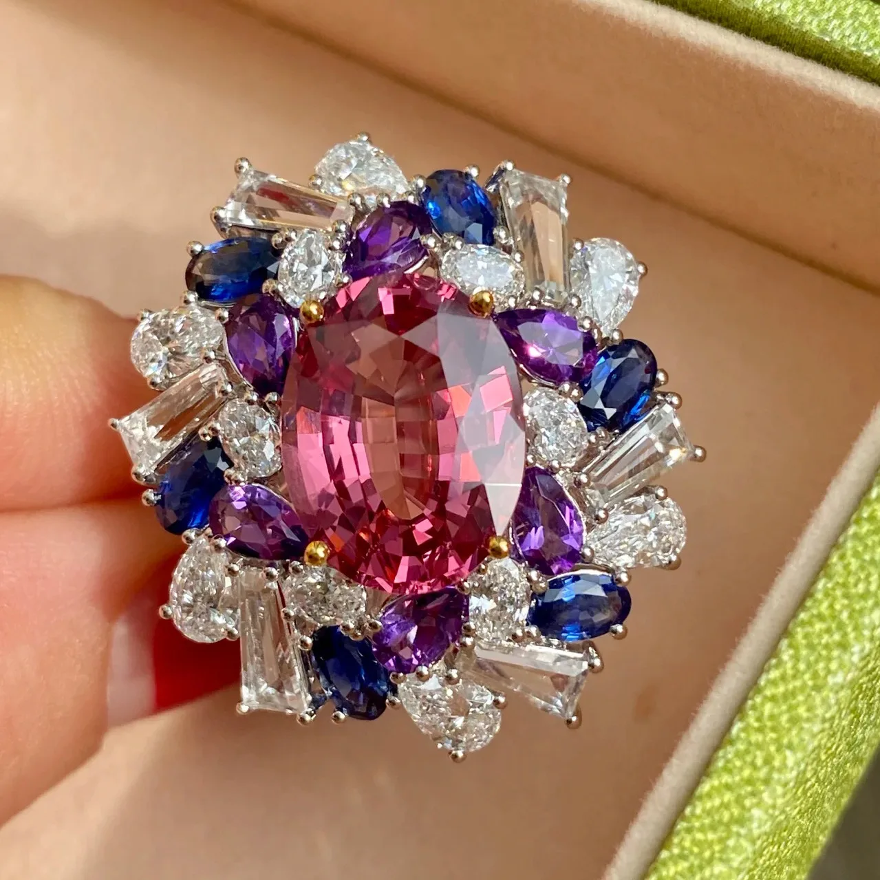 

Роскошные Цветные обручальные кольца RUZZALLATI с ярким кубическим цирконием для женщин, серебряный цвет, винтажные Коктейльные ювелирные изделия на палец