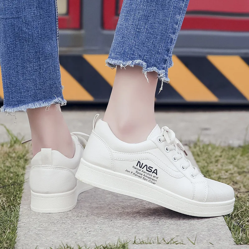 

INS Super Fire Canvas Shoes Women's Korean-style Students Harajuku Wind Ulzzang Shoes 1992 Chic Versatile MacBook Shoe