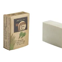 Джон Тахир читает мыло с оливковым маслом лаванды