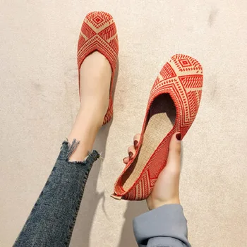 

Old Beijing cloth shoes female 2019 autumn new flat bottom beef tendon bottom soft bottom one pedal casual shoes