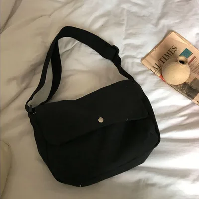 

Joker solid color semicircle simple single shoulder diagonal cross bag men and women casual bag