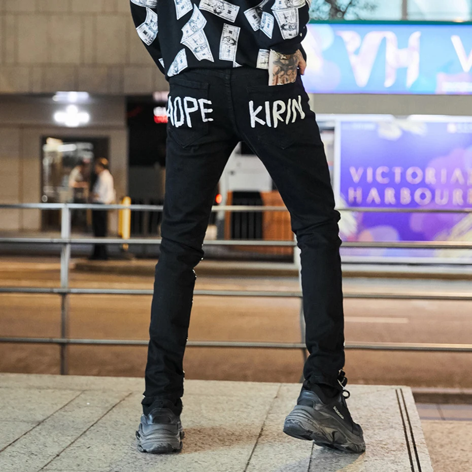 Марка New Fashion Hi Street Для мужчин; обтягивающие джинсы с молнией на щиколотке модные с принтом «граффити»; джинсы для мальчиков в стиле «хип-хоп» джинсовые штаны в уличном стиле