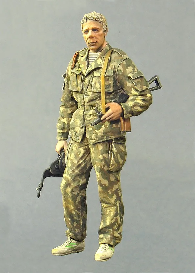 

1/35 Resin Model Building Kit Figure Obligor