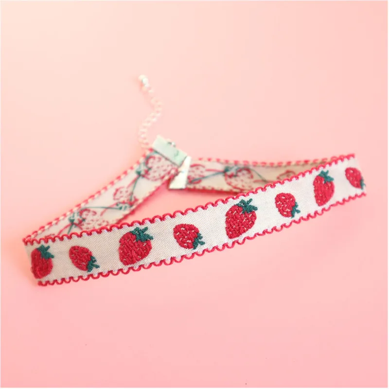 

Japan And Korea New Summer Cute Red Strawberry Pendant Collar Short Necklace Chain For Woman Fashion Sweet Jewelry Wholesale