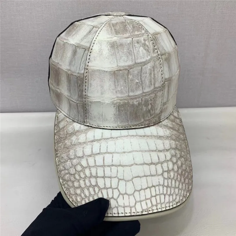 Рисунок 2 - Мужская бейсболка из натуральной крокодиловой кожи
