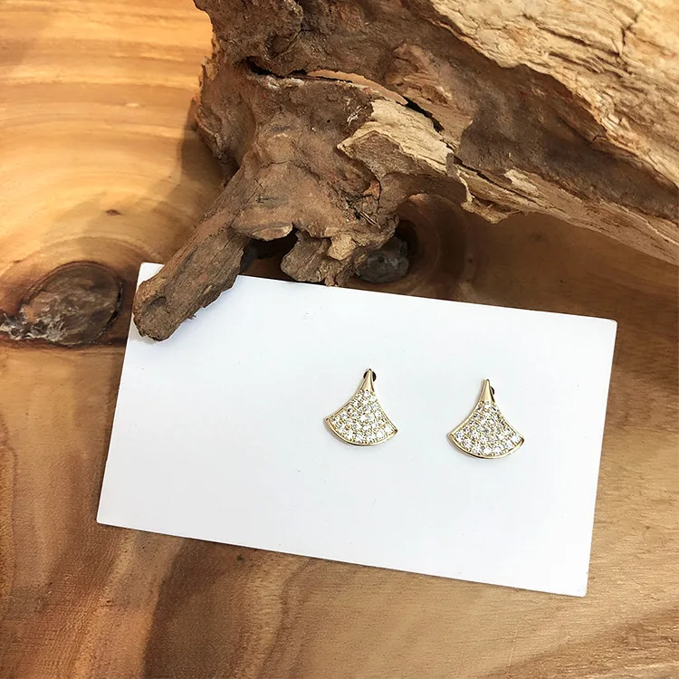 S925 Серебряные иглы корейские циркониевые серьги-гвоздики для женщин милые веерообразные геометрические маленькие серьги Модные ювелирные изделия аксессуары