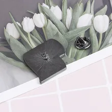 Европа и Америка Креативные аксессуары рулон бумаги форма брошь японская Корейская Сумочка Аксессуары Эмаль одежда