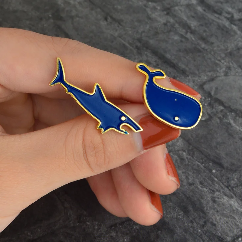 

1PC Cute Blue Shark Whale Enamel Brooch Pin Badges For Women Girl Creative Simple Cartoon Animals Backpack Bag Brooches Jewelry