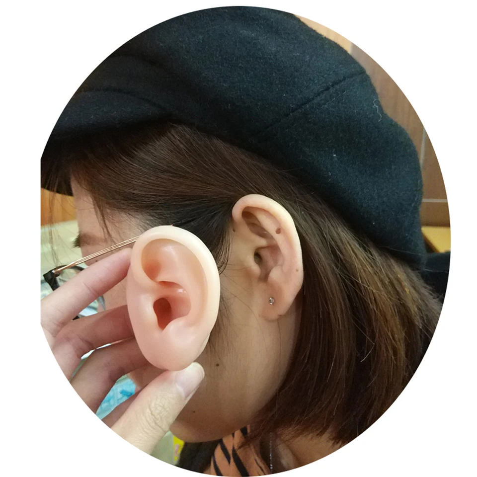 Modello di orecchio in silicone, modello morbido e flessibile sinistro e destro per pratica piercing all'orecchio, parti del corpo in silicone, stampo realistico in silicone per esposizione di