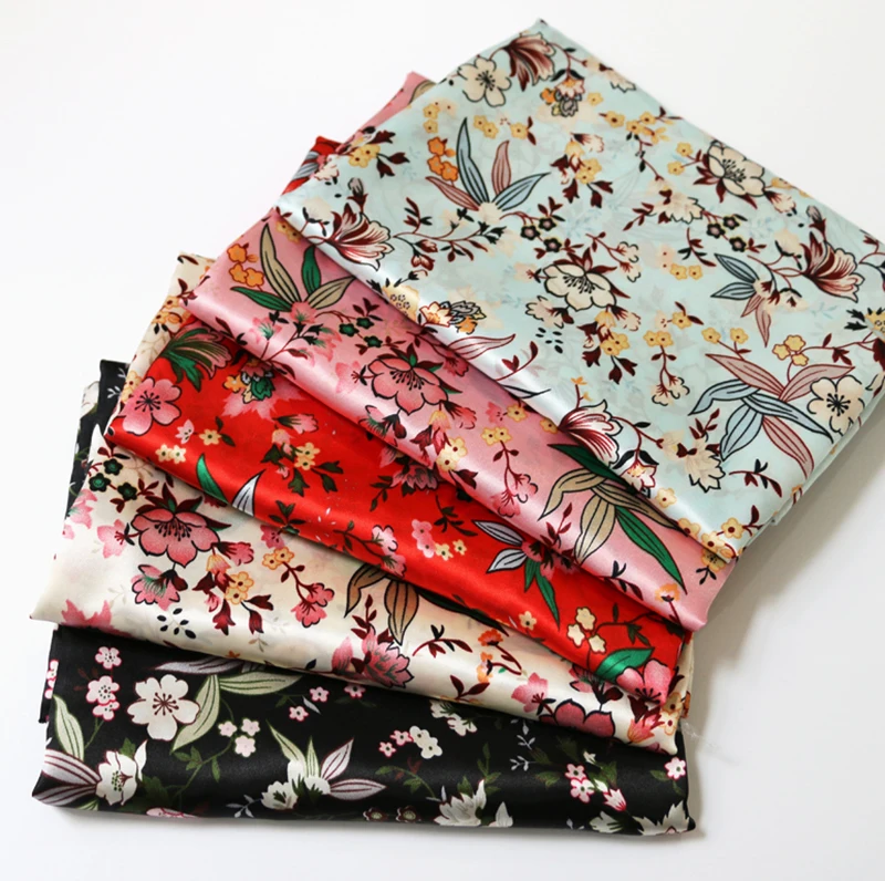 1 Meter x 1,48 Meter weicher, seidiger Satinstoff als Futter für Schal, Robe, DIY-Material, Retro-Blumenmuster