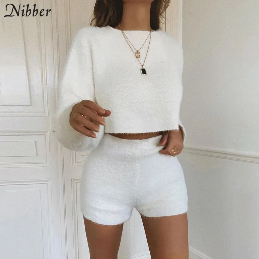 NIBBER/осенние Белые Плюшевые Короткие топы, женские шорты, комплекты из 2 предметов, модные уличные мягкие свободные пуловеры и шорты, комплекты для женщин