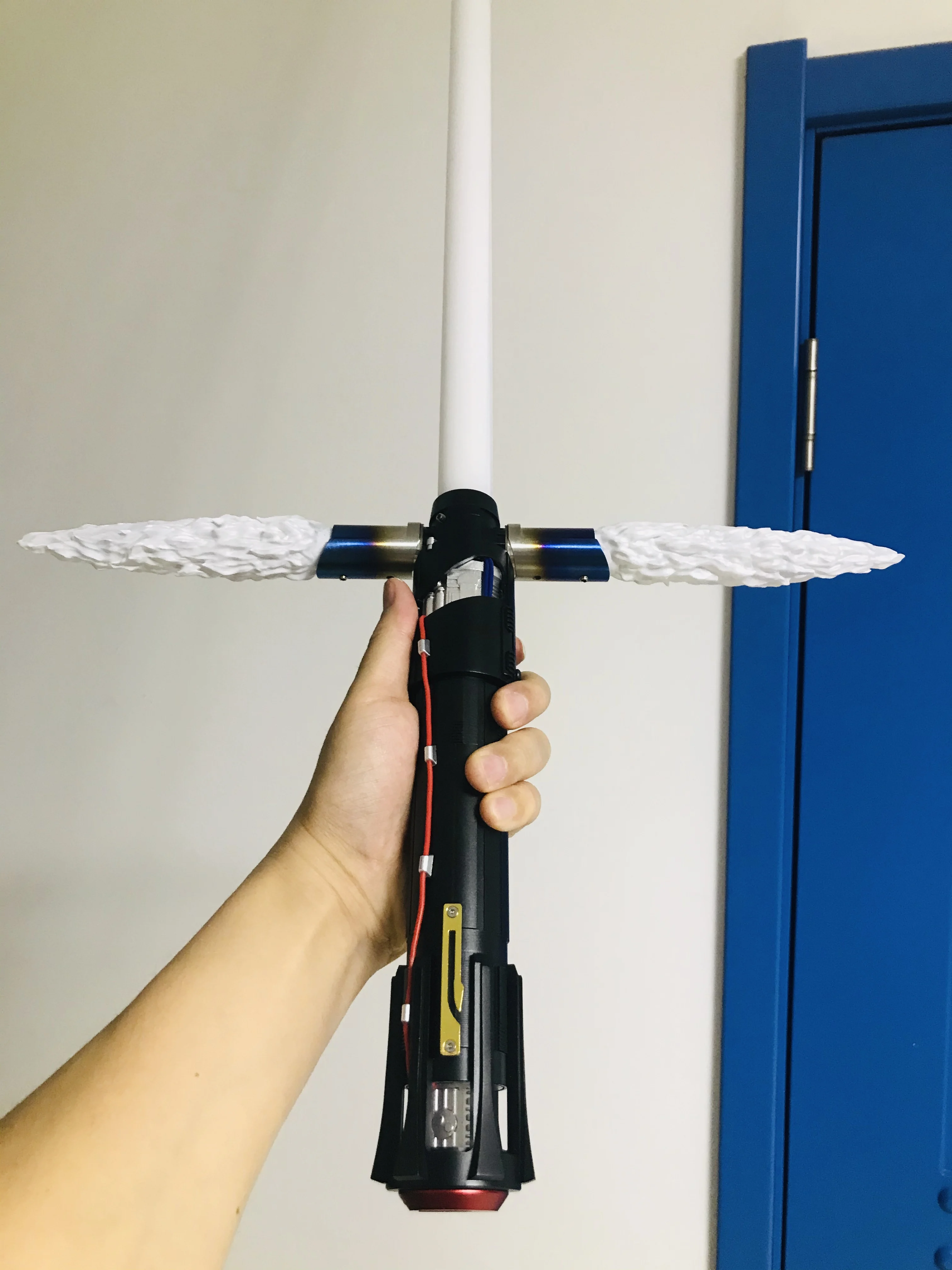 Рисунок 4 - Металлический крест лазерный меч