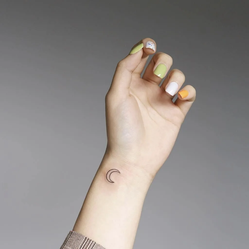 

Small Black Moon Temporary Tattoo Stickers for Wrist Women Gilrs Men Arm Body Art Waterproof Fake Tatoos Cool Falsh Decal Little