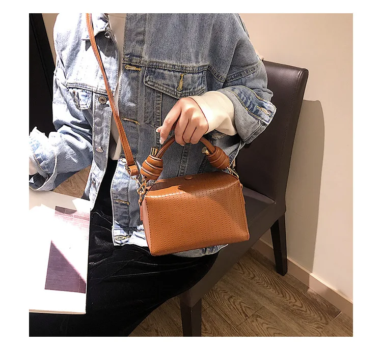 

2019 new stereo Boston pillow bag twist shoulder slung bag