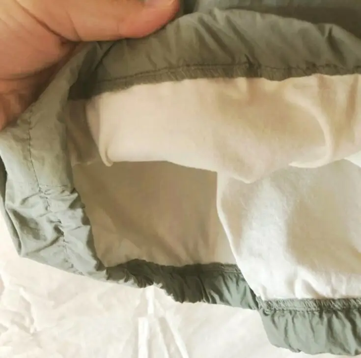 Новое Стильное пальто с капюшоном для девочек и мальчиков Модные осенние куртки с длинными рукавами для детей 1-7 лет