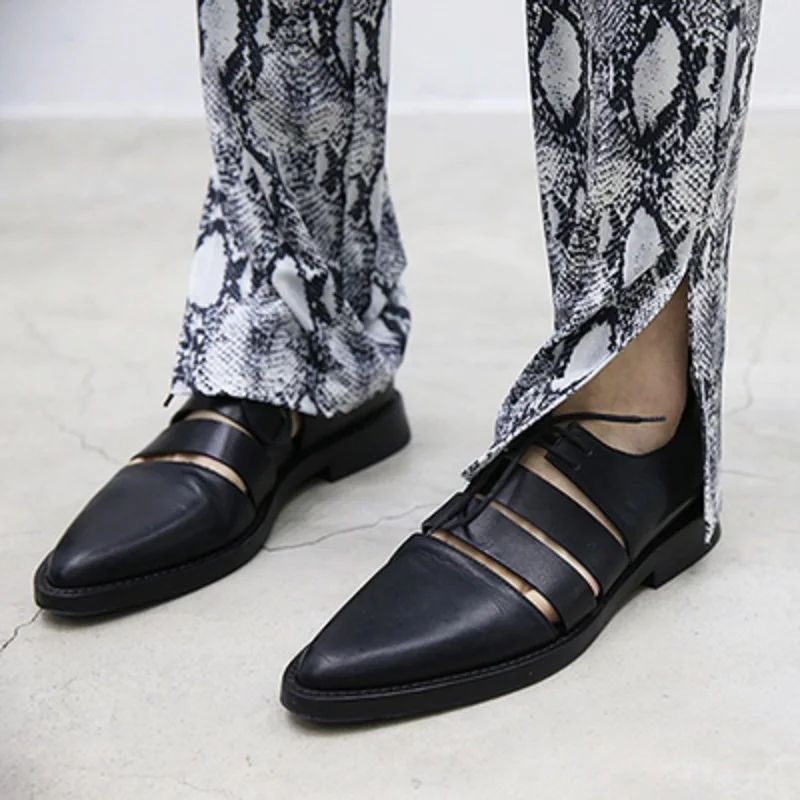 

The same paragraph 2019 new hollow retro small leather shoes female pointed head with thick with brogue shoes tide