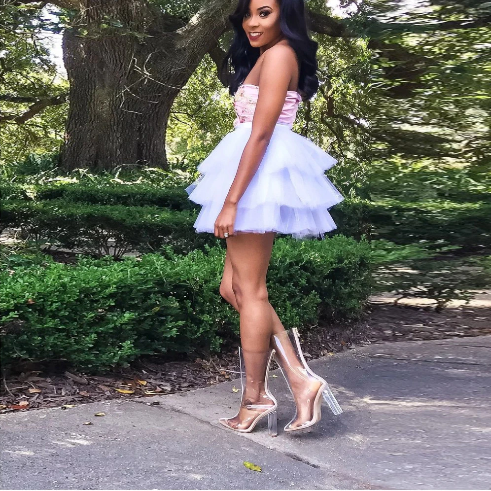 Pretty girls in skirts Clearance