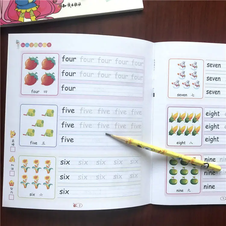 Caligrafia Livros Manuscrito Pré-escolar Crianças Exercícios Copybook Descrição 3d Round Writing 26 Alfabeto Inglês Uppercase 14 Caligrafia livros manuscrito pré-escolar crianças exercícios copybook