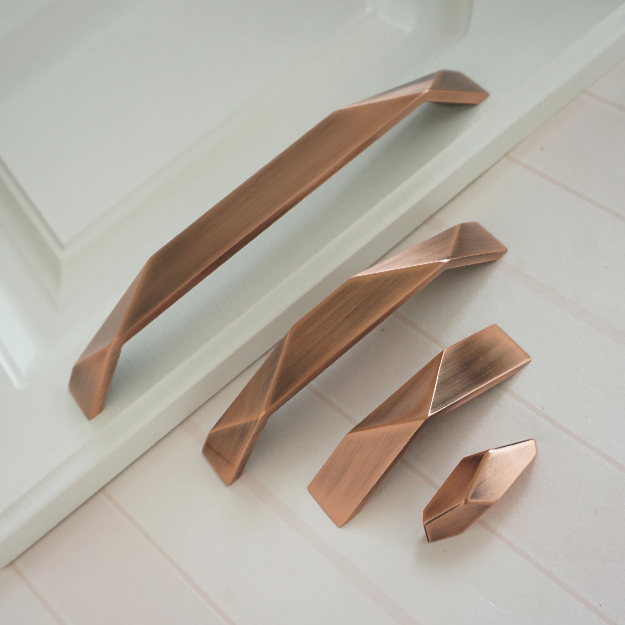 

1.26" 2.5" 5" 7.55" Alloy Door Knobs Antique Brass Dresser Pulls Drawer Handle Cupboar Wardrobe Handles Hardware 32 64 128 192mm