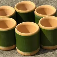 Теперь режет обработку натуральной бамбуковой трубки, бамбуковой чашки, бамбукового бокала вина, свежего бамбука