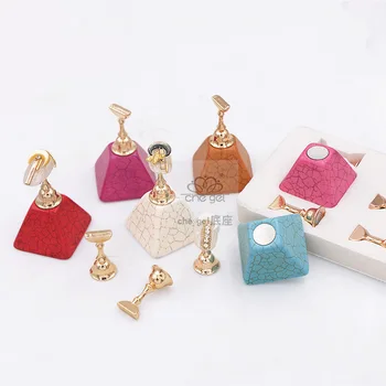 

Showing Shelf New Nail Tools Nail Drag Base Nail Pieces Practice Nail Support Polish Glue Holder Decoration Creative Fashion Toy