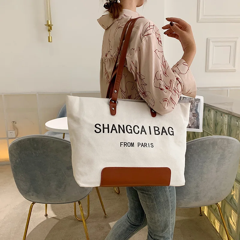 

On the new slung canvas bag women's large canvas bag 2019 fashion art contrast portable tote bag