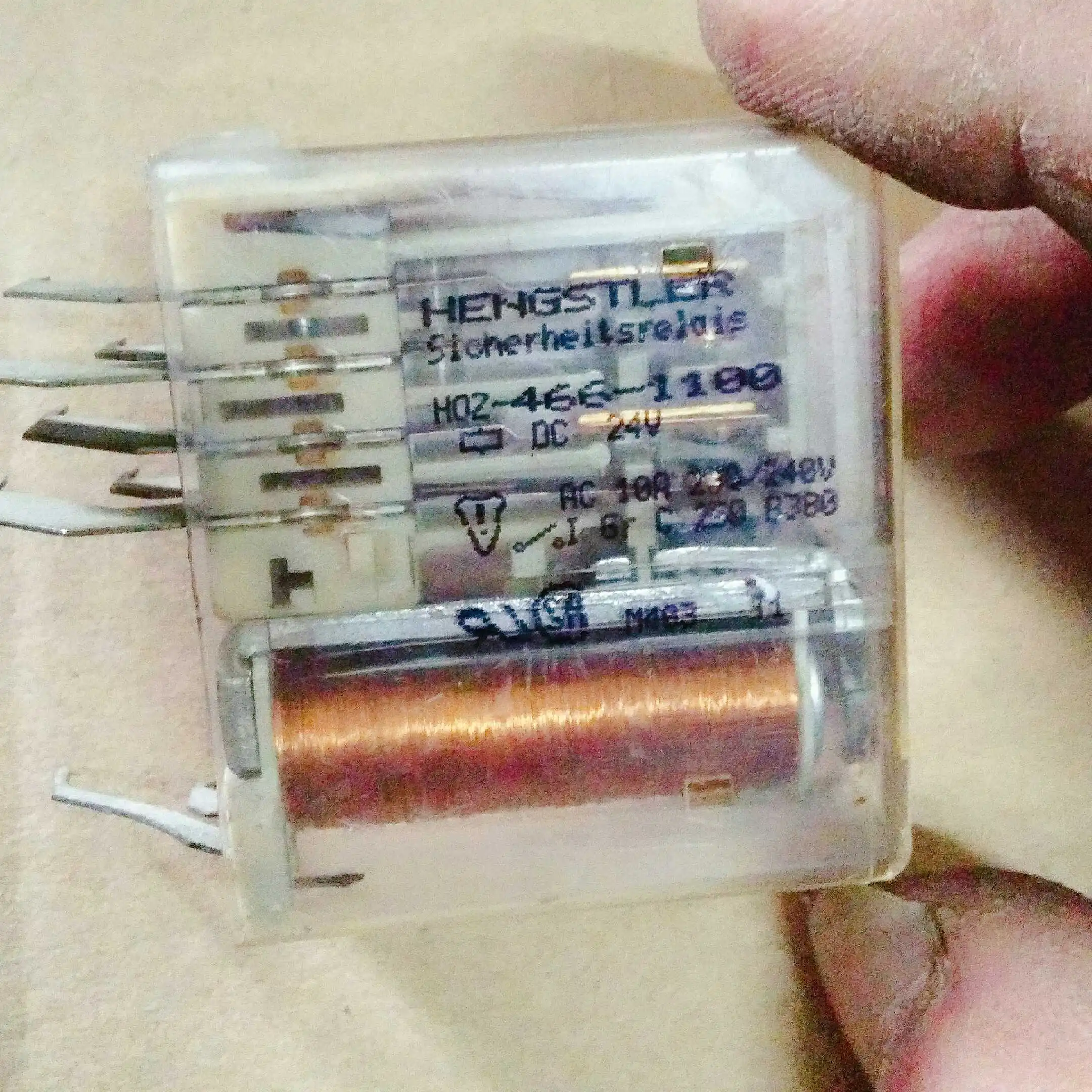 

Free Shipping 10PCS/LOT HOZ-466-1100 DC24V Safety Relay