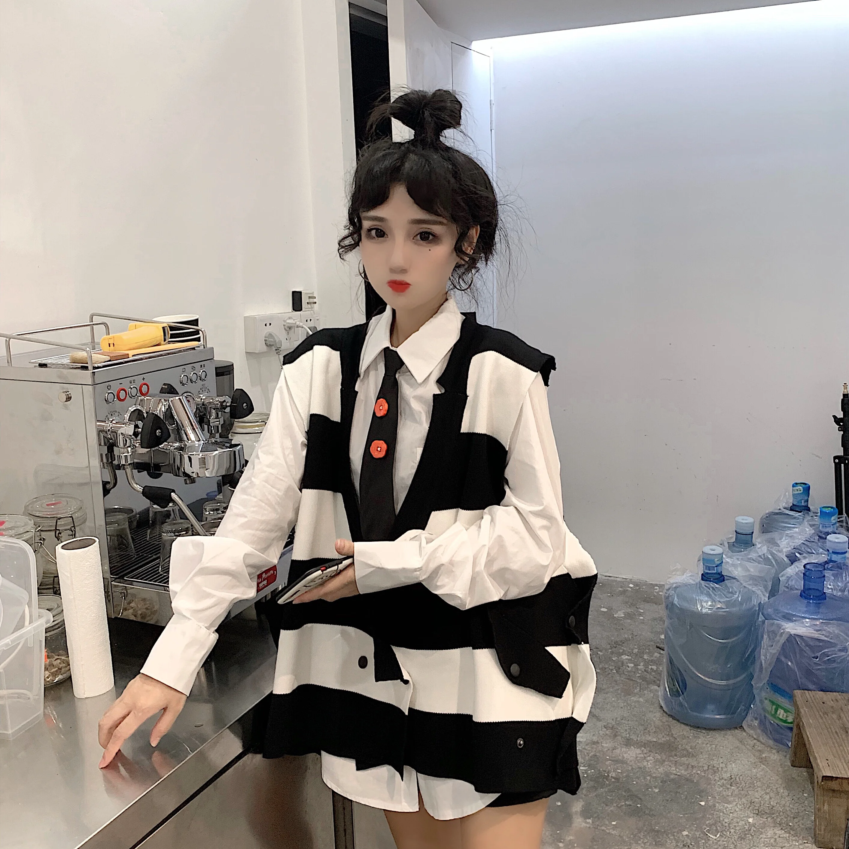 harajuku Lazy Weater Women Outside The Autumn and Winter Wear Black and White Striped Sweater Vest Add Thin White Women Shirts