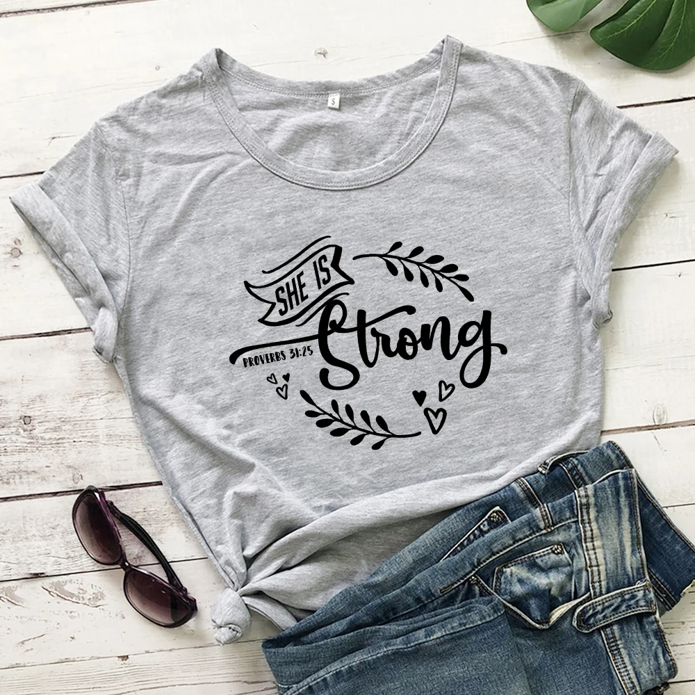 gray-black text She Is Strong пословицы 31: 25 футболки женские Необычные графические вдохновляющие Христианские Футболки женские модные церковные Библейские стихи футболки - Цвет: gray-black text