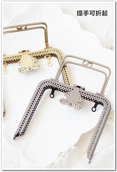 

Dailylike 13cm High Foot Buckle Type Hand Carrying Mouth Gold Wind Cartoon Flowers and Animals Fabric Embroidery