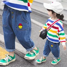 Весенние новые стильные штаны в Корейском стиле для детей 19 лет милые джинсы для маленьких девочек со смайликом 2242c02