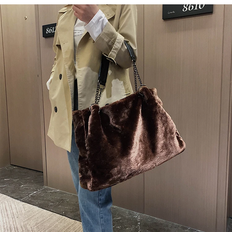 Original Brand Autumn And Winter Plush Shoulder Bag& Large Capacity Chain Tote Bag Width 49cm High 31cm Thickness 13cm