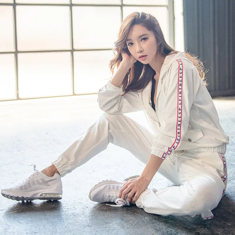 

Woman Workout Sets Sport Suit Clothes Sports T Shirt and Pants Gym Sportswear Fitness Clothing Yoga Set Tracksuit Active Wear