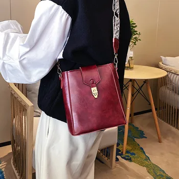 

2020 Vintage Women Shoulder Bag Wide Strap Bucket Designer Handbags Clutch Bag Ladies Messenger Crossbody Bags with Metal Buckle