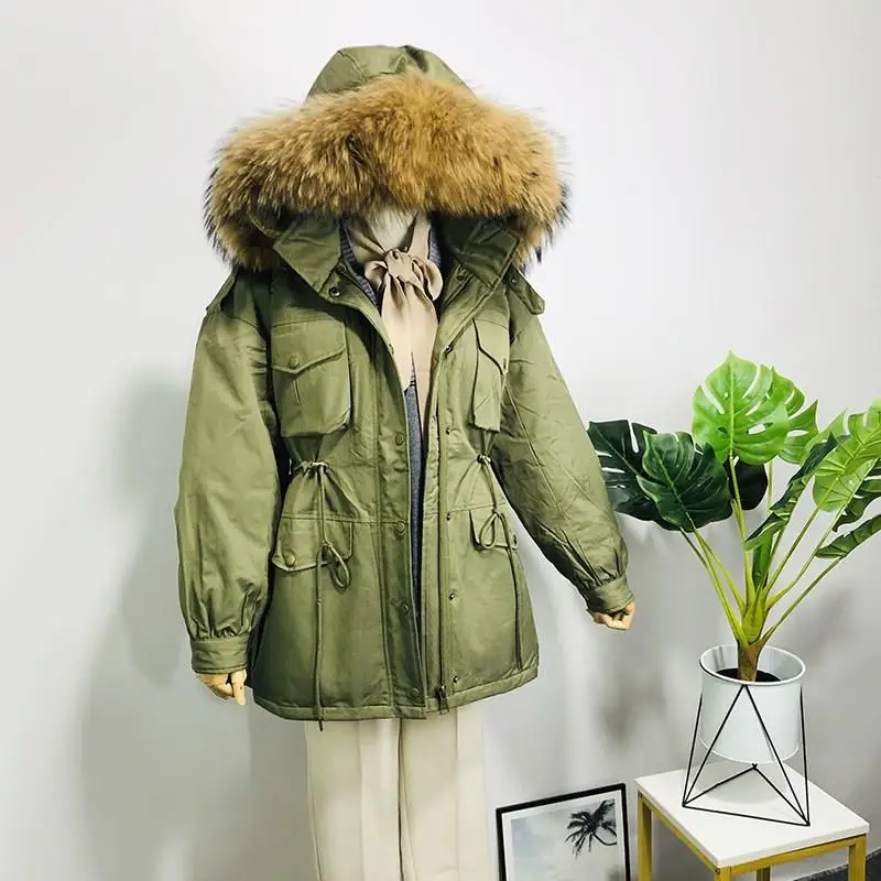 Army green5 Зимняя женская большая теплая куртка с капюшоном и воротником из натурального меха енота, однотонное пальто на утином пуху средней длины, тонкие толстые парки - Цвет: Army green5