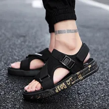 Летние новые стильные сандалии; модная верхняя одежда; универсальные Нескользящие уличные сандалии в Корейском стиле; дышащие сандалии