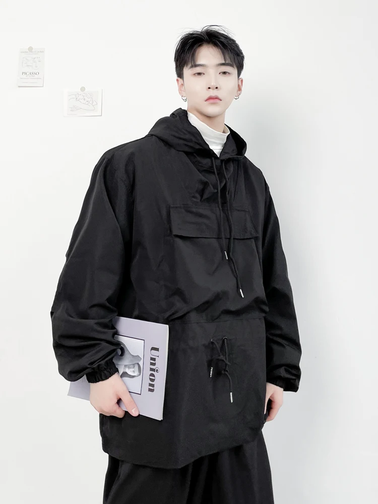 

Мужской пуловер с большими карманами и капюшоном, на завязках